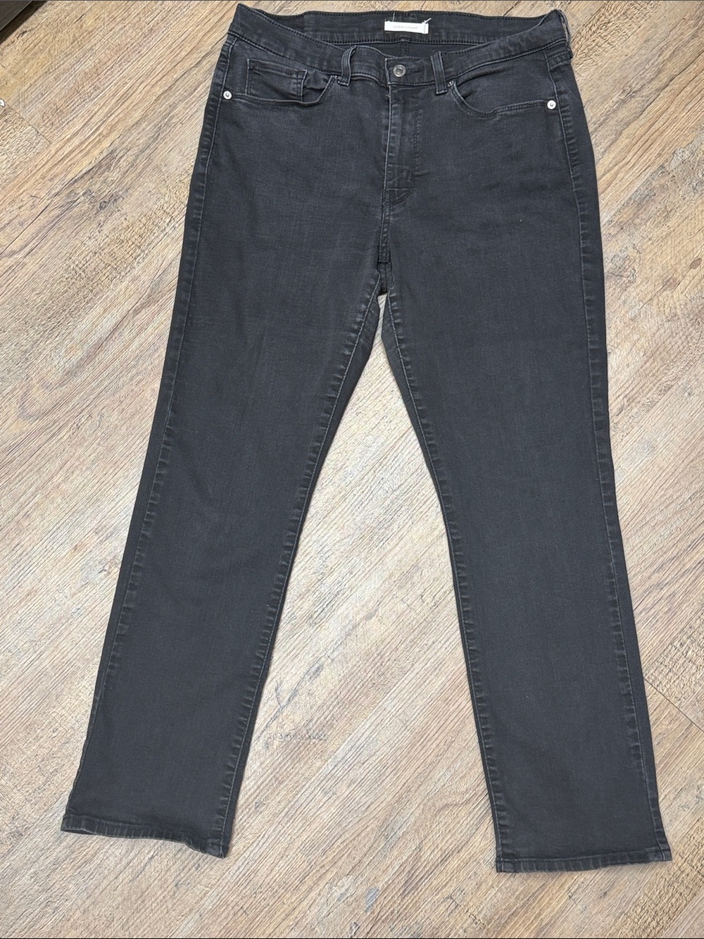 Levi’s Women’s Black Classic Straight denim jeans size 31